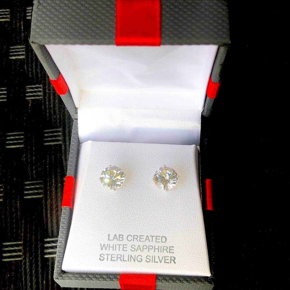 Stone:Round
Stone Mm Measurement:9 Mm Length 9 Mm Width
Metal:Sterling Silver